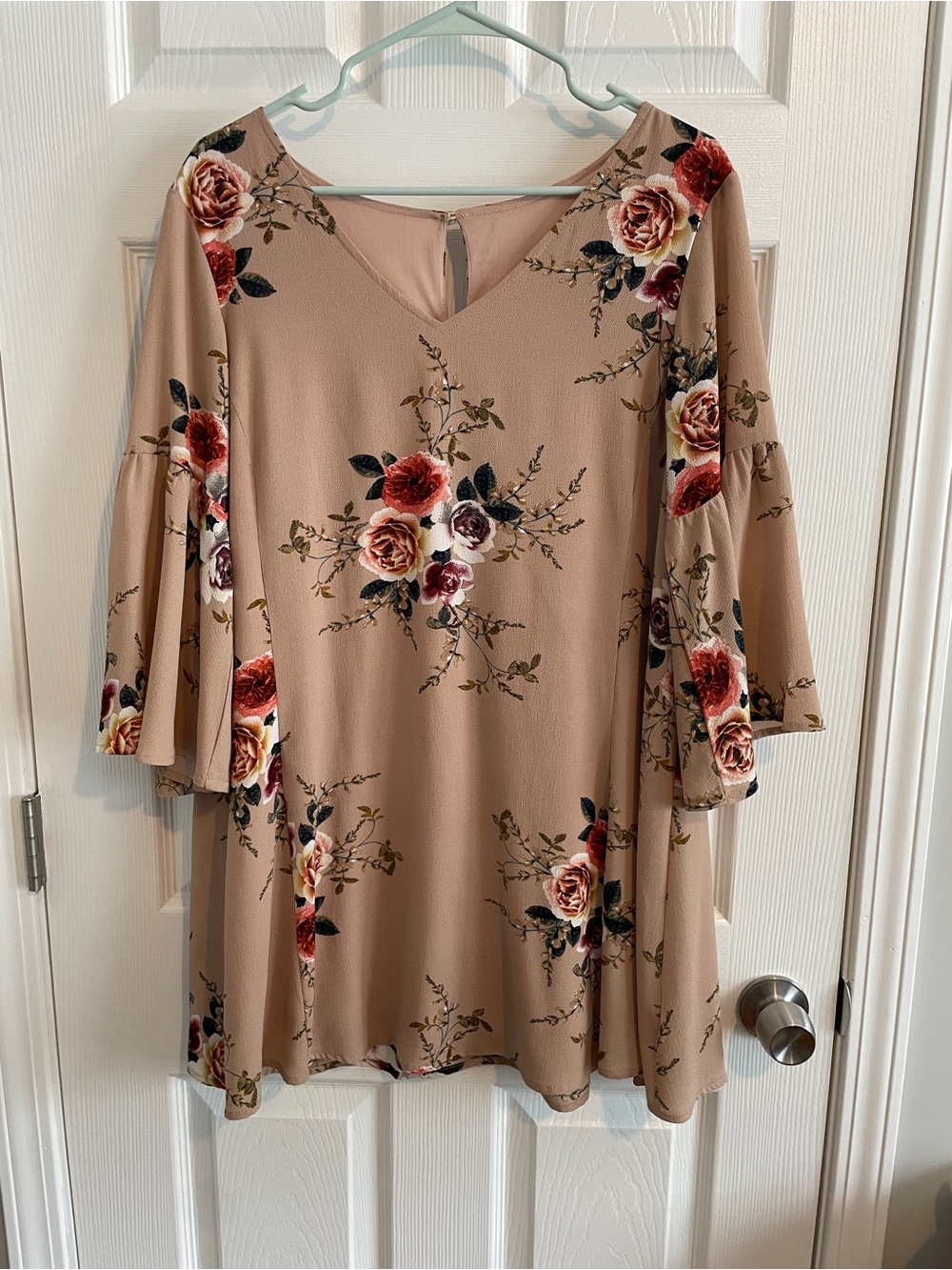 Francesca's Collections Beige Floral Bell-Sleeve Tunic